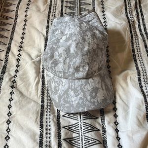 Snake skin like grey patterned lululemon hat